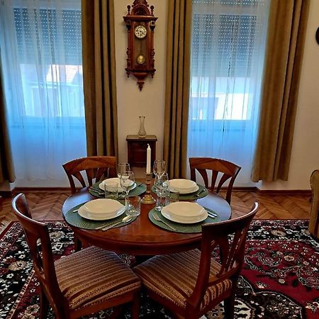 Weisz Castle Style Apartment-City Center-Free Private Parking,Wifi,Ac Nagykároly Kültér fotó
