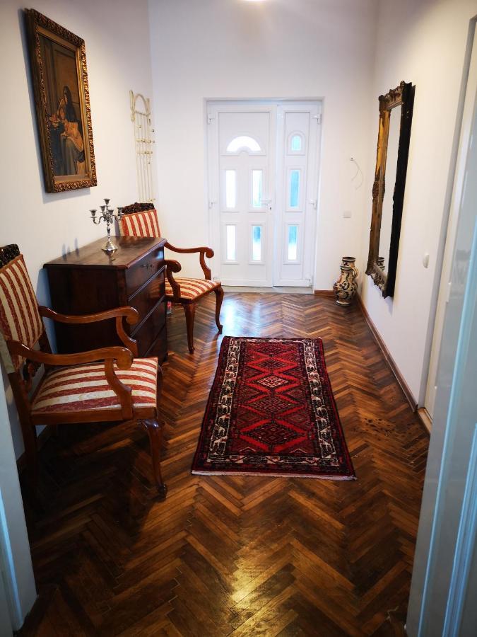 Weisz Castle Style Apartment-City Center-Free Private Parking,Wifi,Ac Nagykároly Kültér fotó