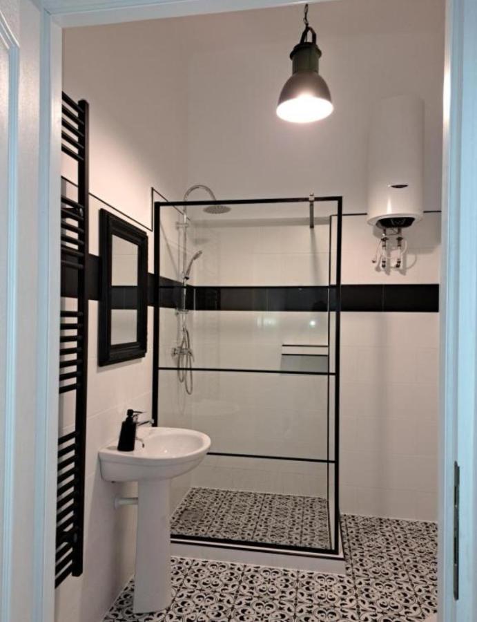 Weisz Castle Style Apartment-City Center-Free Private Parking,Wifi,Ac Nagykároly Kültér fotó