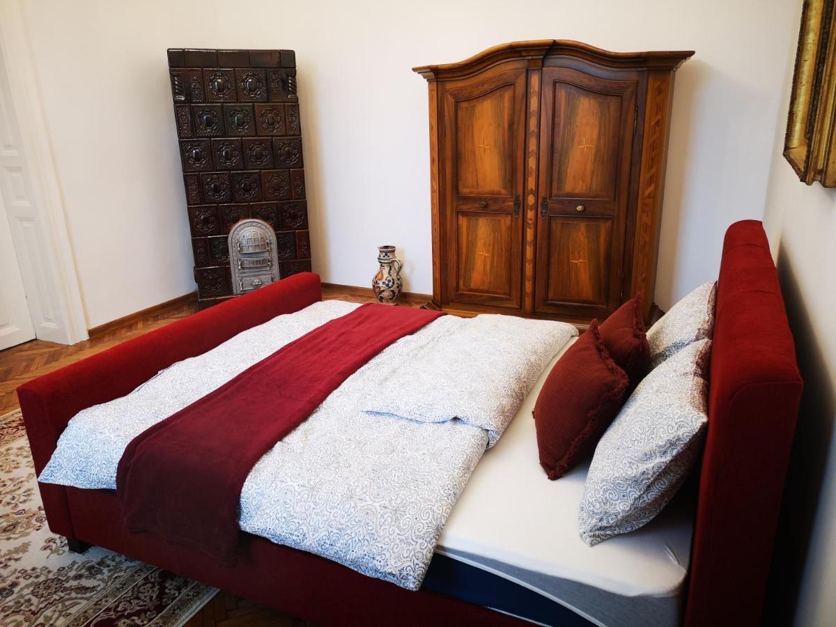 Weisz Castle Style Apartment-City Center-Free Private Parking,Wifi,Ac Nagykároly Kültér fotó