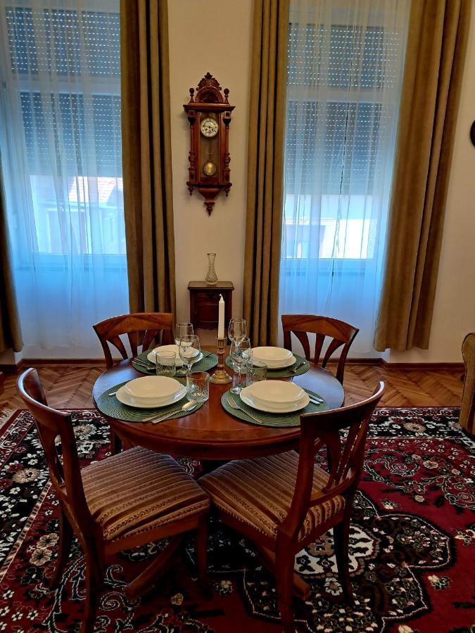 Weisz Castle Style Apartment-City Center-Free Private Parking,Wifi,Ac Nagykároly Kültér fotó