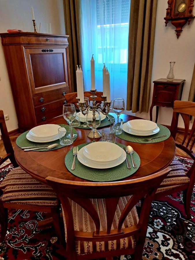 Weisz Castle Style Apartment-City Center-Free Private Parking,Wifi,Ac Nagykároly Kültér fotó