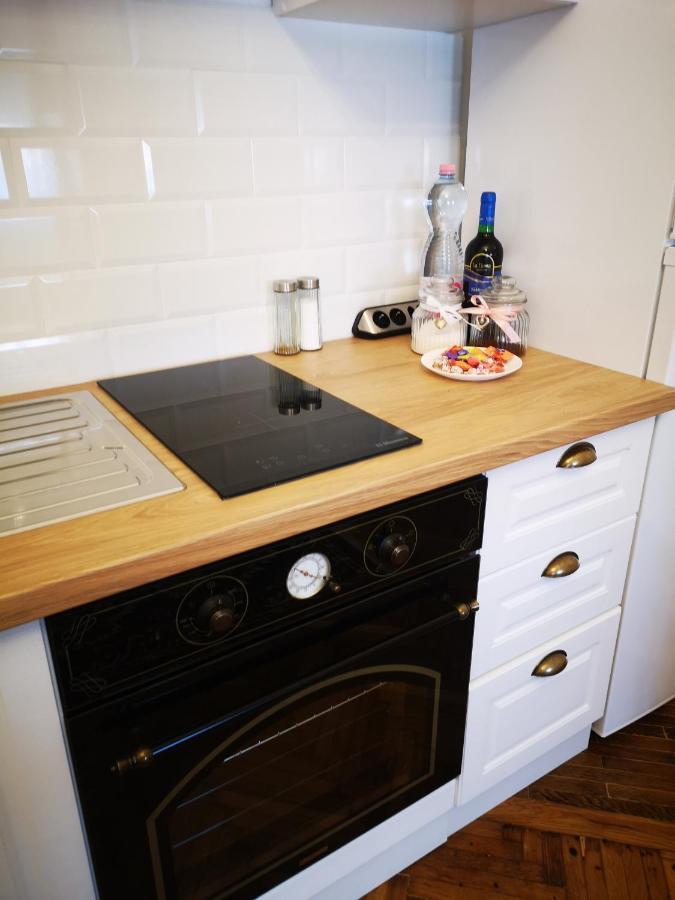 Weisz Castle Style Apartment-City Center-Free Private Parking,Wifi,Ac Nagykároly Kültér fotó