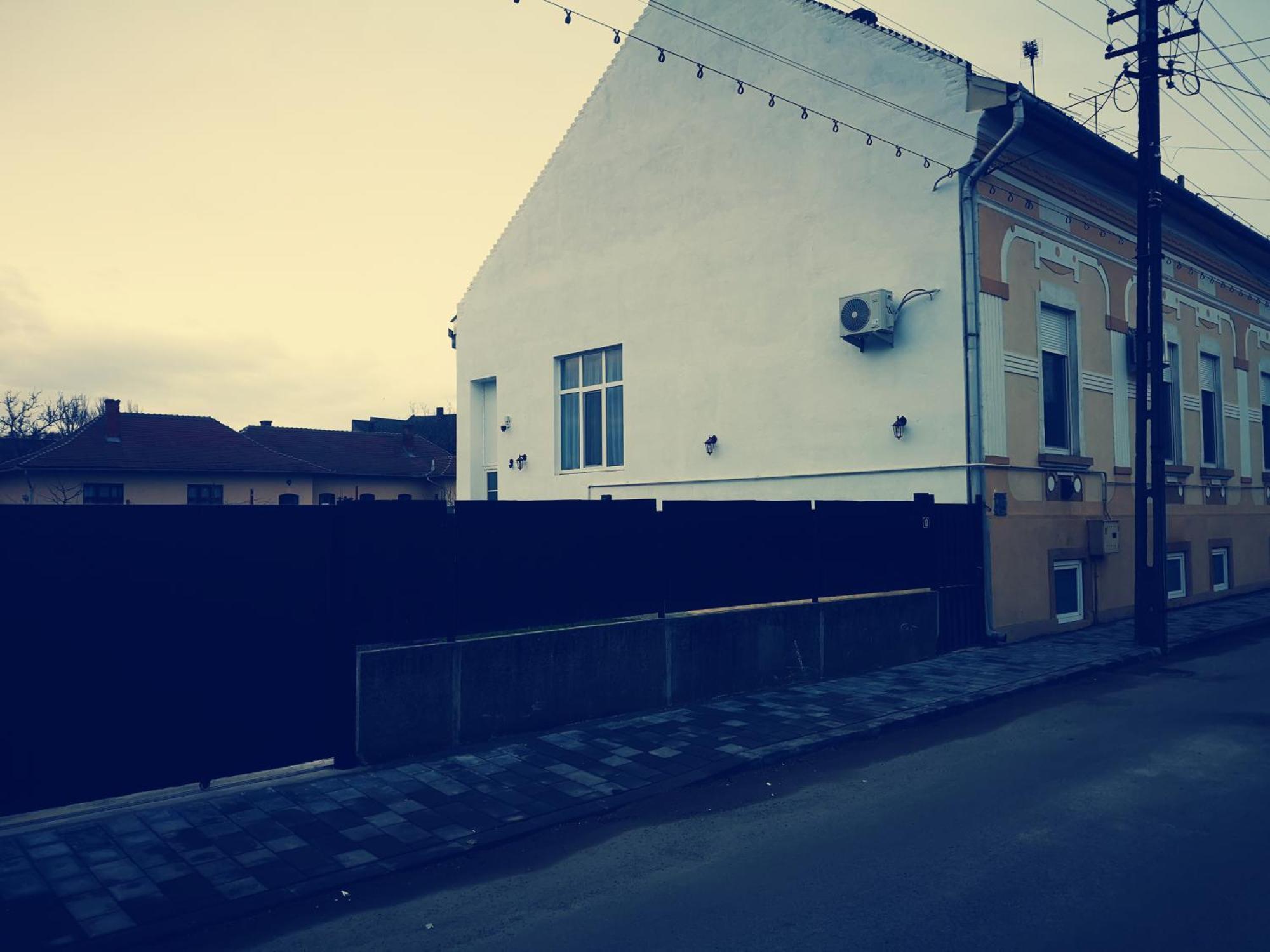 Weisz Castle Style Apartment-City Center-Free Private Parking,Wifi,Ac Nagykároly Kültér fotó
