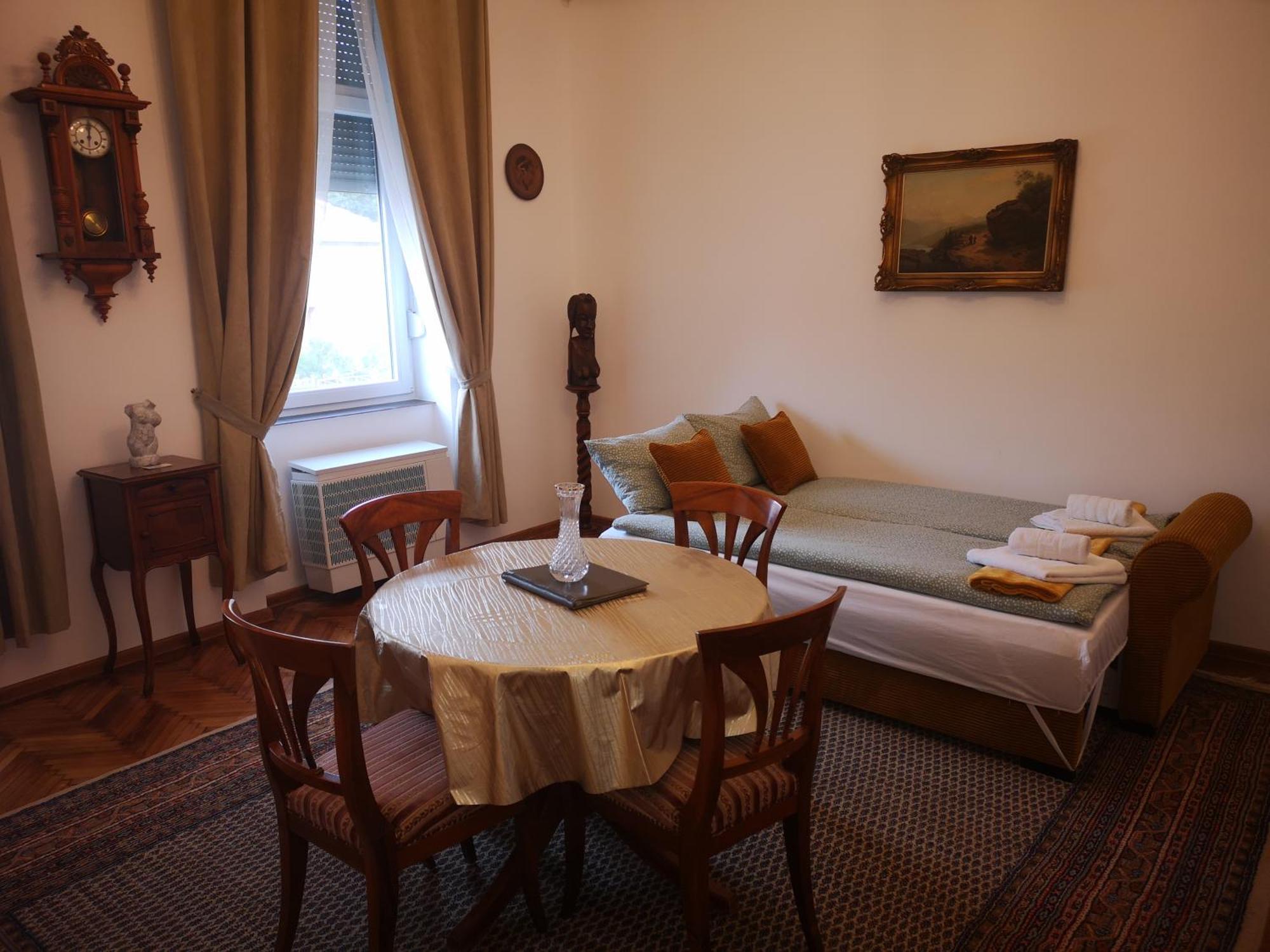 Weisz Castle Style Apartment-City Center-Free Private Parking,Wifi,Ac Nagykároly Kültér fotó